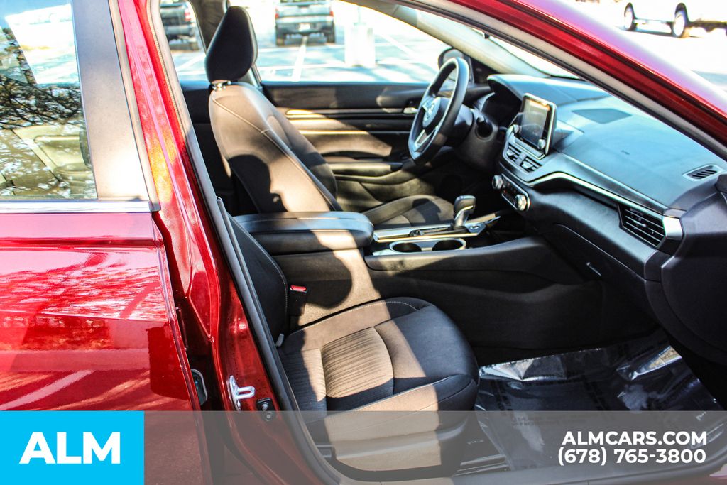 Used 2024 Red Nissan 2.5 SV image 19