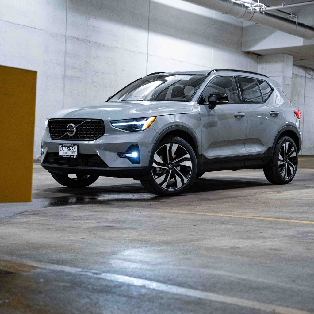 Gray (Vapour Grey Metallic) 2026 Volvo XC40 SUV / Crossover All-Wheel Drive Automatic