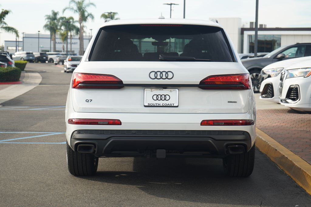 Thumbnail: 2026 Audi Q7 - 4