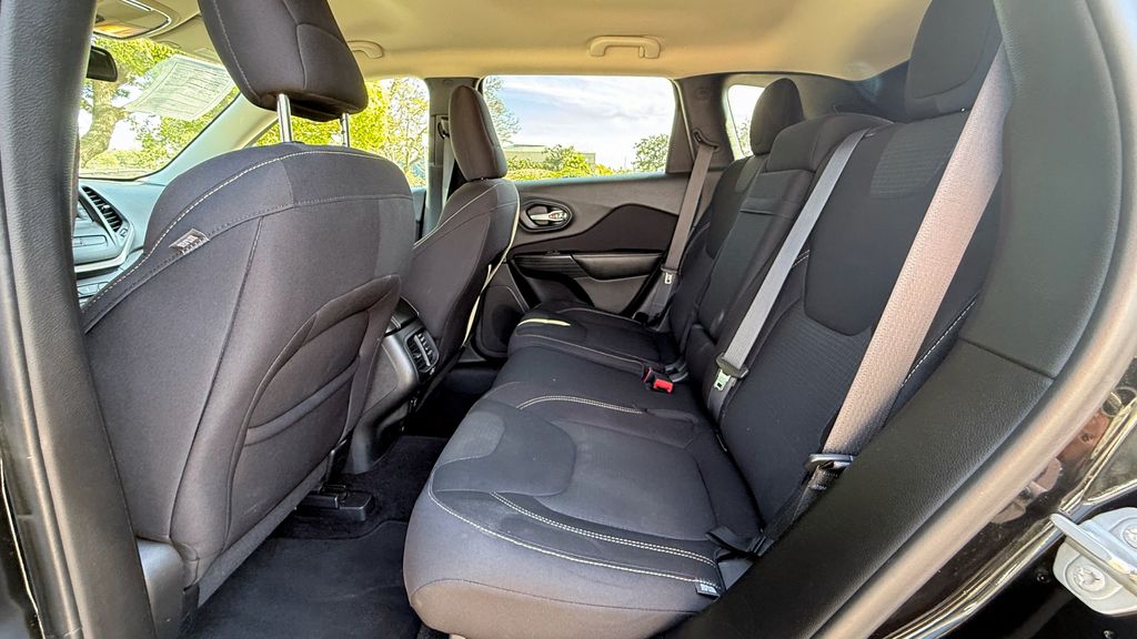 Used 2016 Jeep Cherokee Latitude 4D Sport Utility