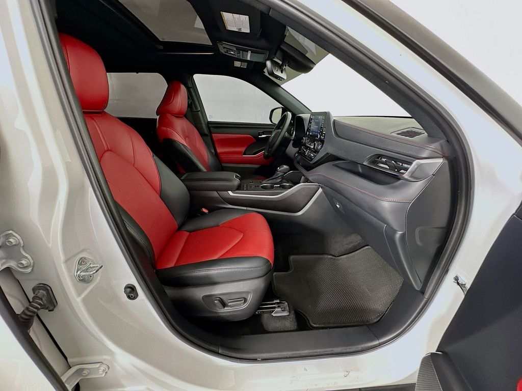 Thumbnail: 2021 Toyota Highlander - 30