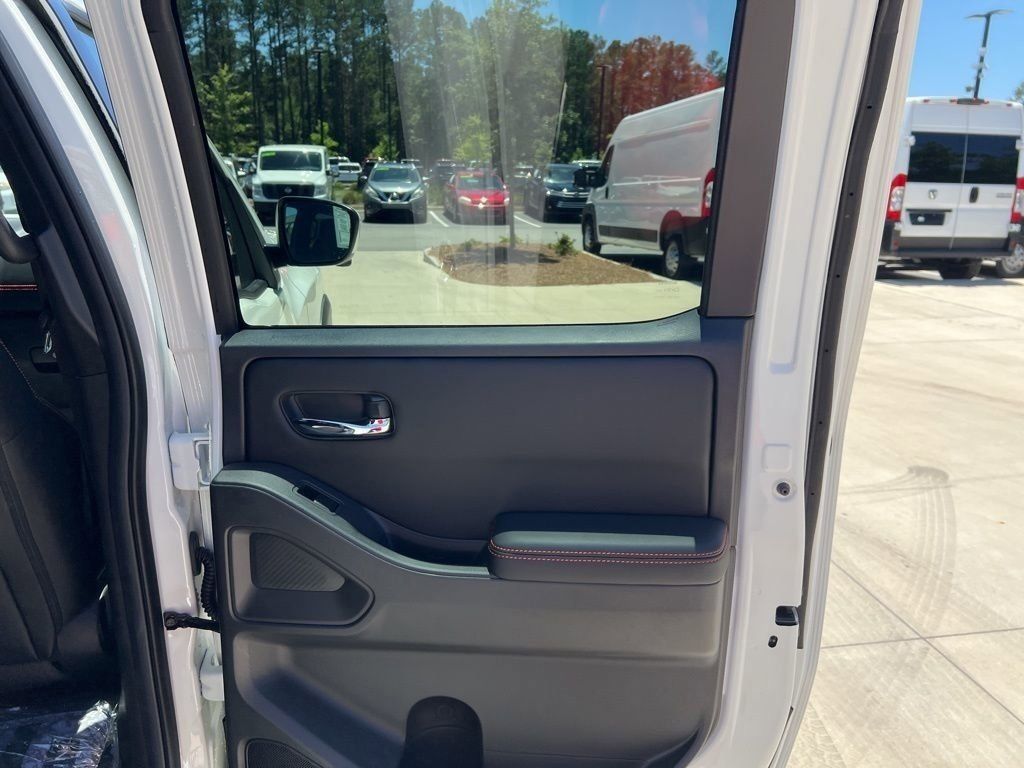 2025 Glacier White Nissan Frontier PRO-4X 4X4 Truck