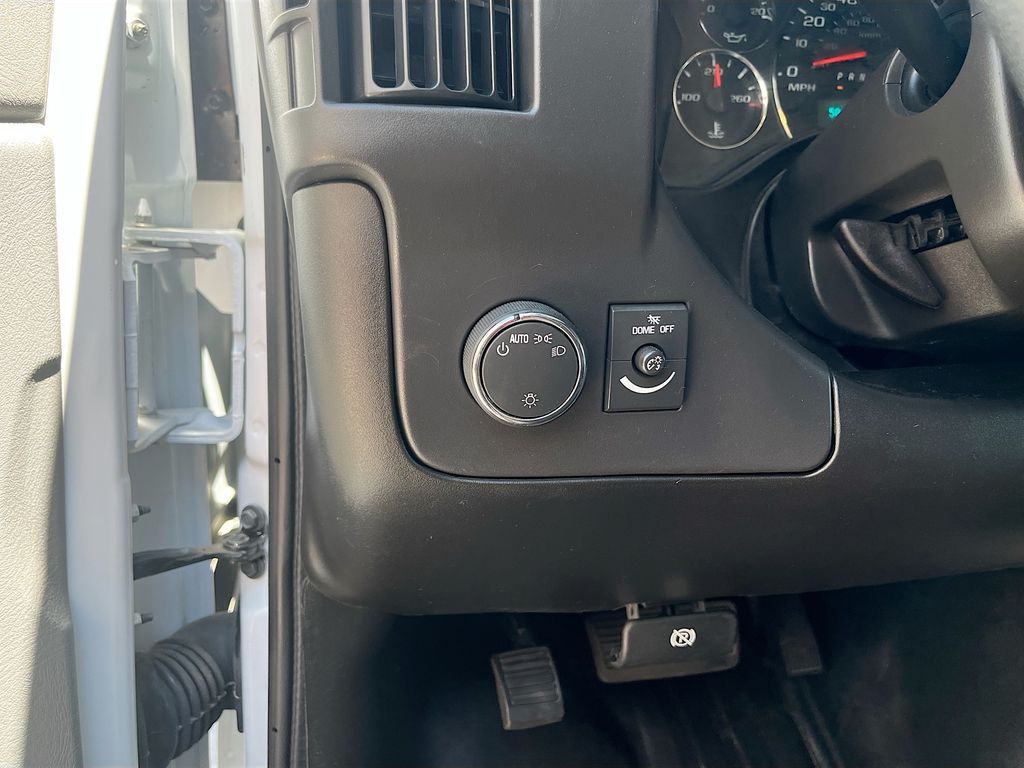Used 2025 White GMC Work Van image 10