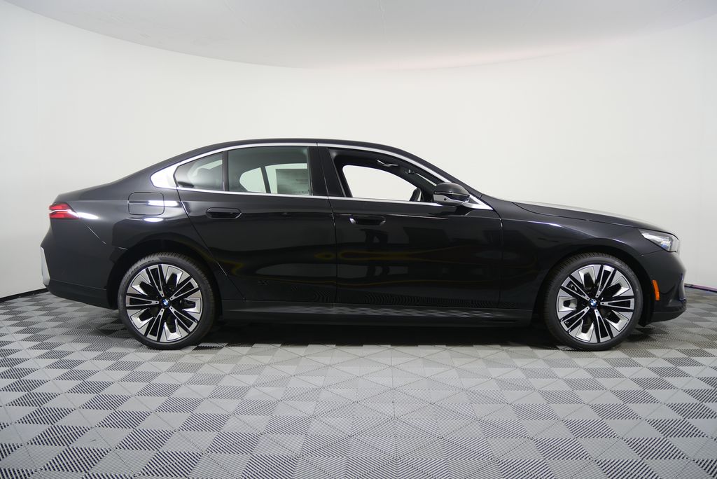 Thumbnail: 2026 BMW i5 - 2