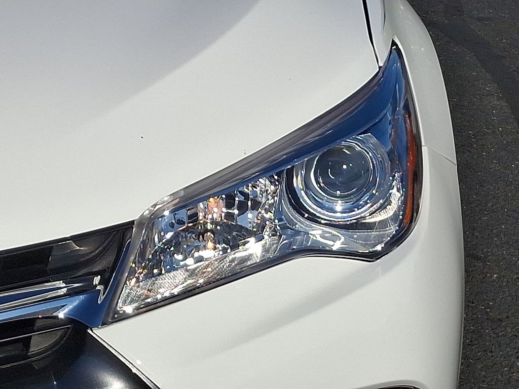 Thumbnail: 2017 Toyota Camry - 9