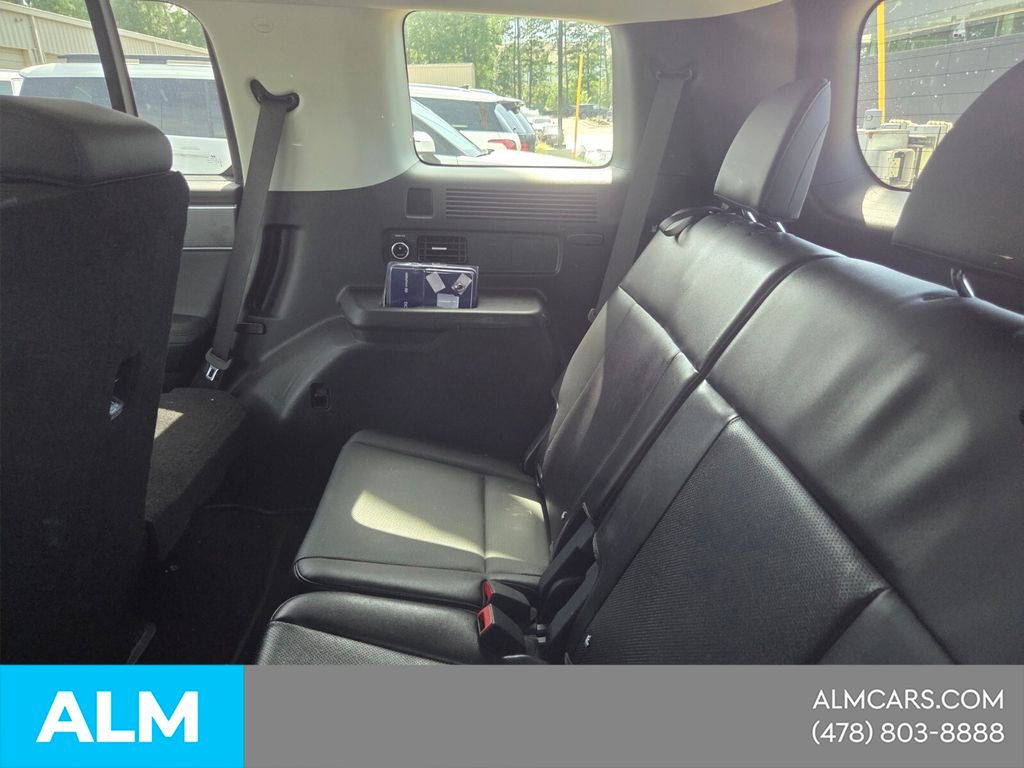 Used 2024 White Hyundai SEL image 7