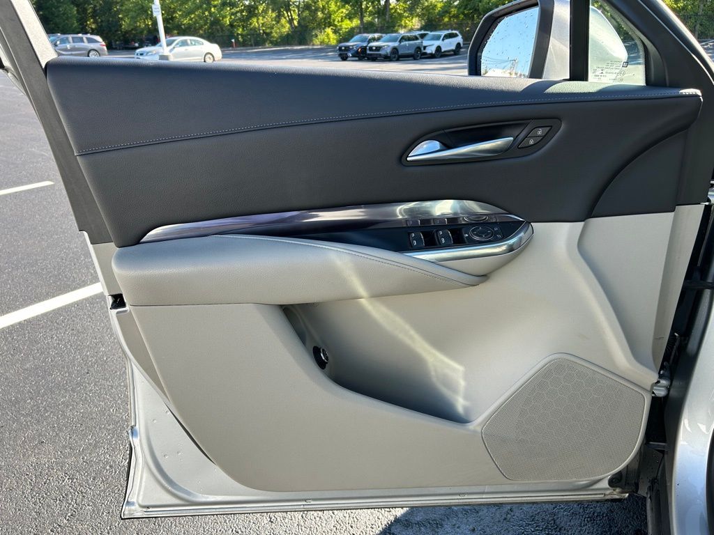 Thumbnail: 2021 Cadillac XT4 - 17