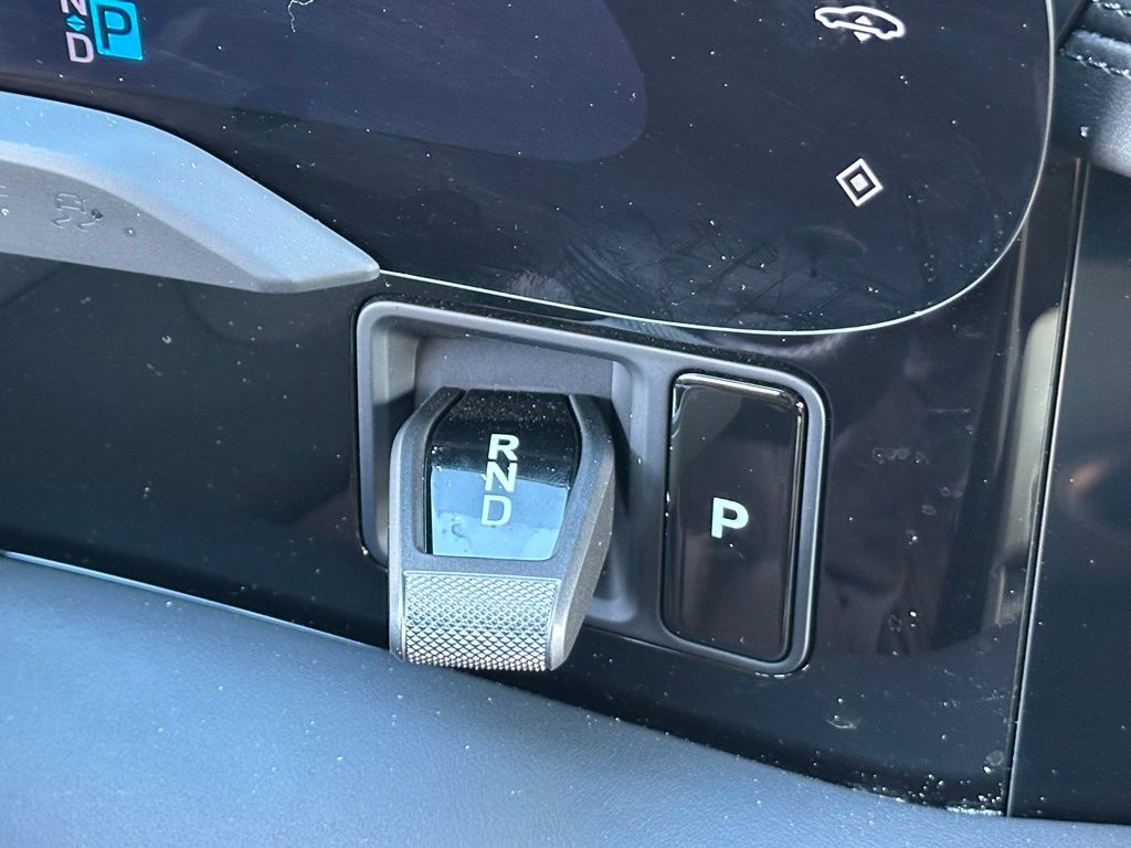 Thumbnail: 2025 Porsche Taycan - 31