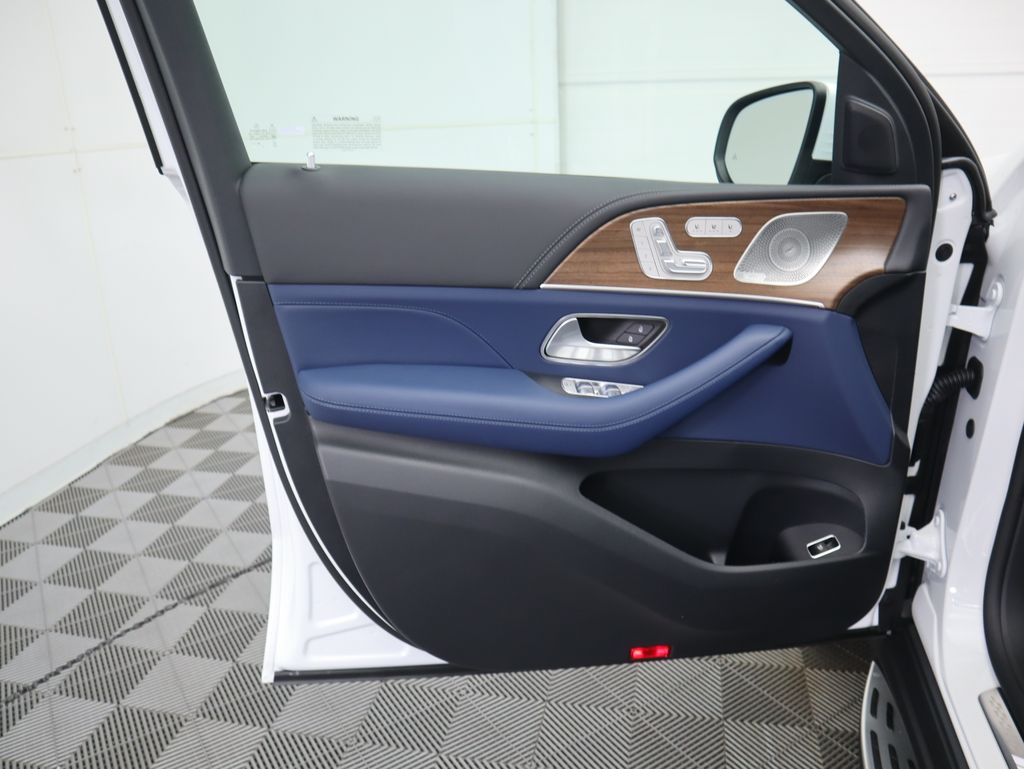 Thumbnail: 2026 Mercedes-Benz GLE - 26