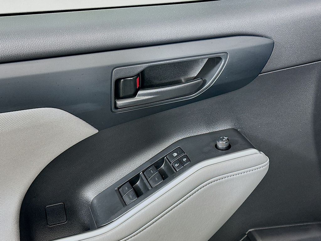 2022 Toyota Highlander L 17