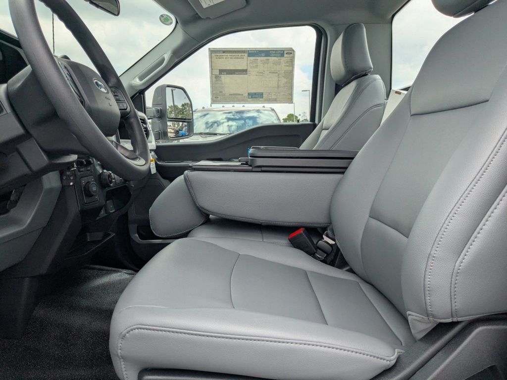 2025 Ford F-550 Chassis XL