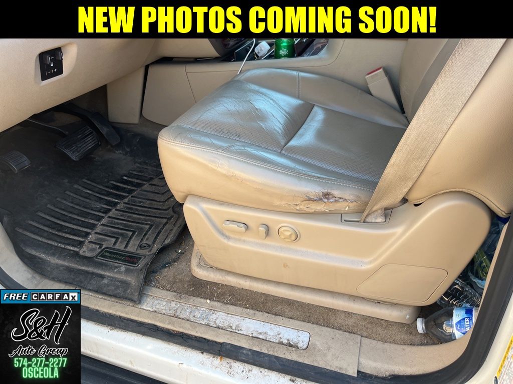 White Diamond Tricoat 2011 Chevrolet Avalanche LTZ 4WD Pickup Truck Four-Wheel Drive 6-Speed Automatic
