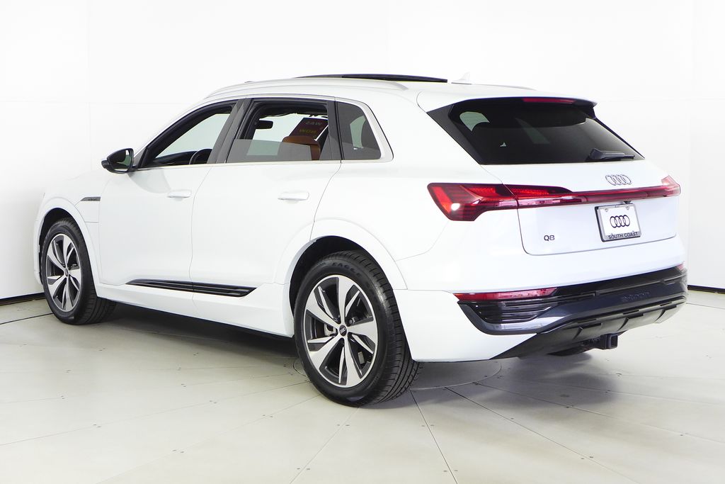 Thumbnail: 2024 Audi Q8 e-tron - 9