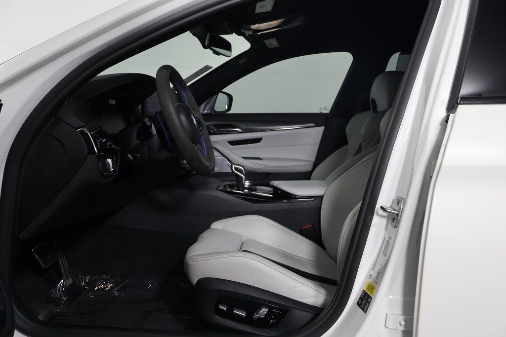 Thumbnail: 2021 BMW M5 - 10