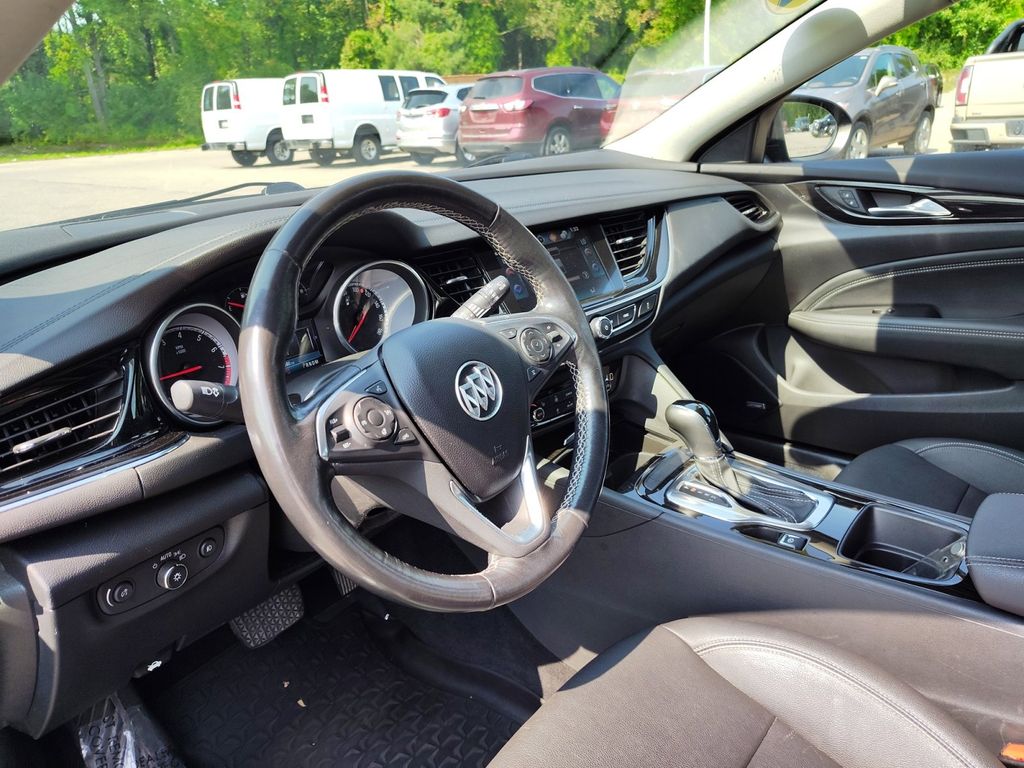 2018 Buick Regal TourX Essence 23