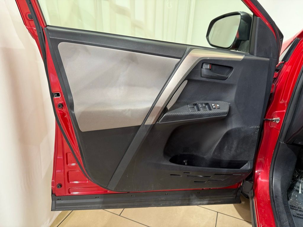 Thumbnail: 2015 Toyota RAV4 - 15