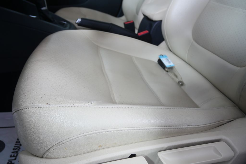 Thumbnail: 2017 Volkswagen Jetta - 9