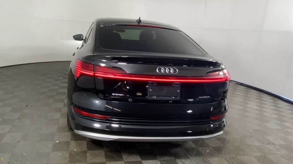 2020 Audi e-tron Premium Plus 7