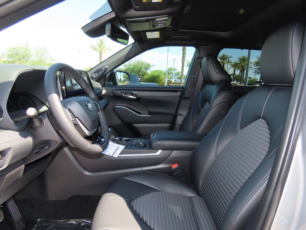 2025 Toyota Highlander XSE 18