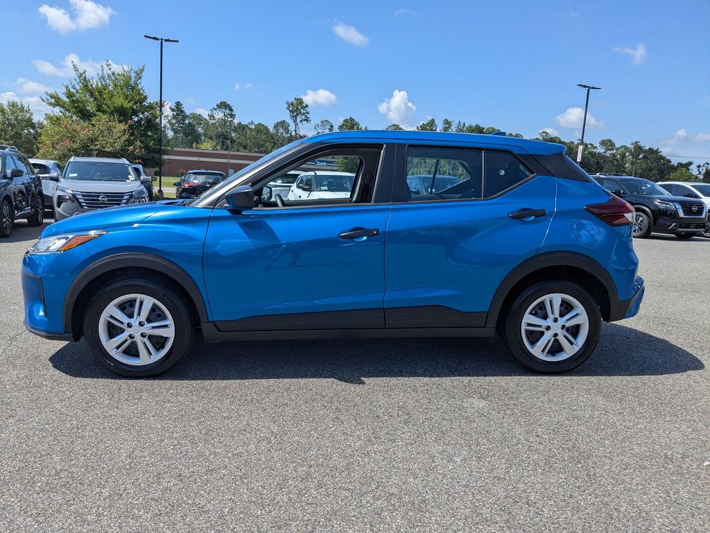New 2025 Nissan Kicks Play SUV