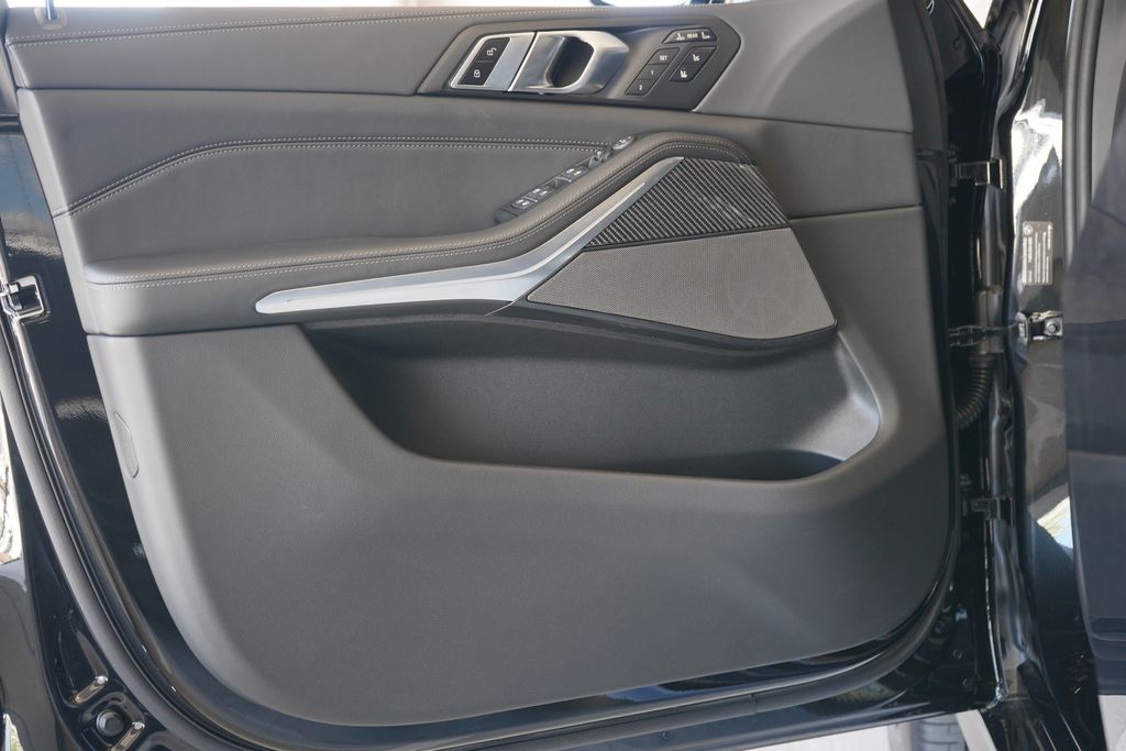 Thumbnail: 2026 BMW X7 - 10