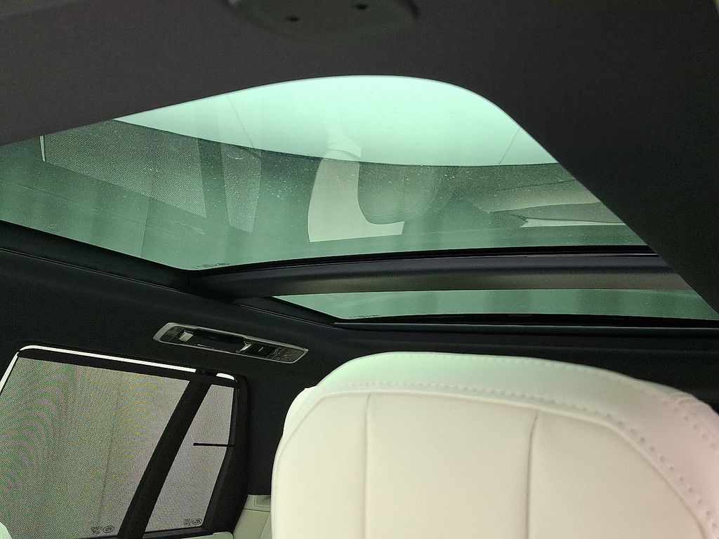 Thumbnail: 2026 Land Rover Range Rover - 11