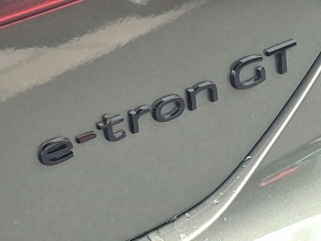 Thumbnail: 2025 Audi RS e-tron GT - 31