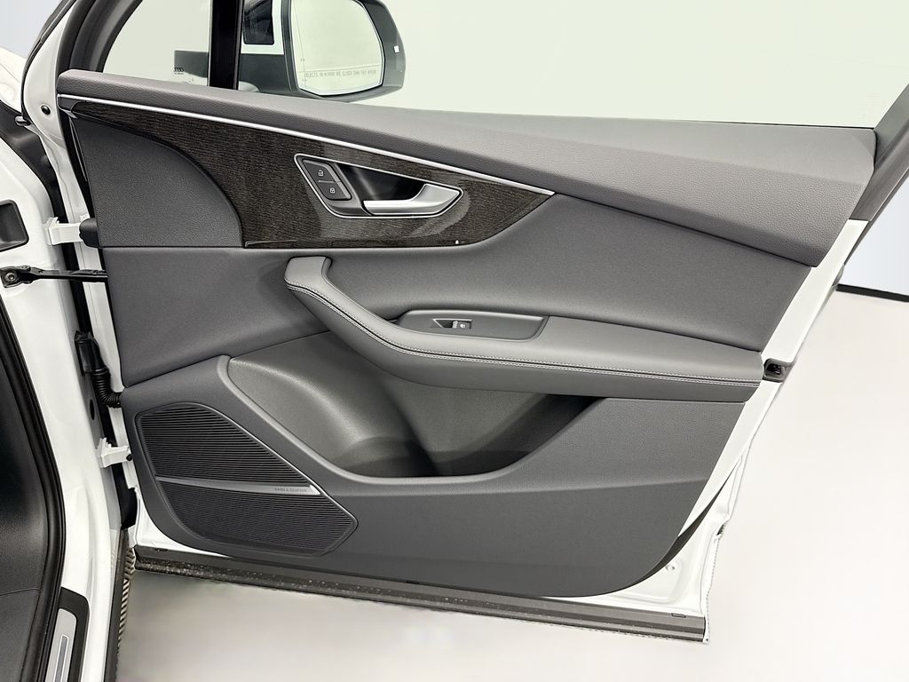 Thumbnail: 2026 Audi Q7 - 26