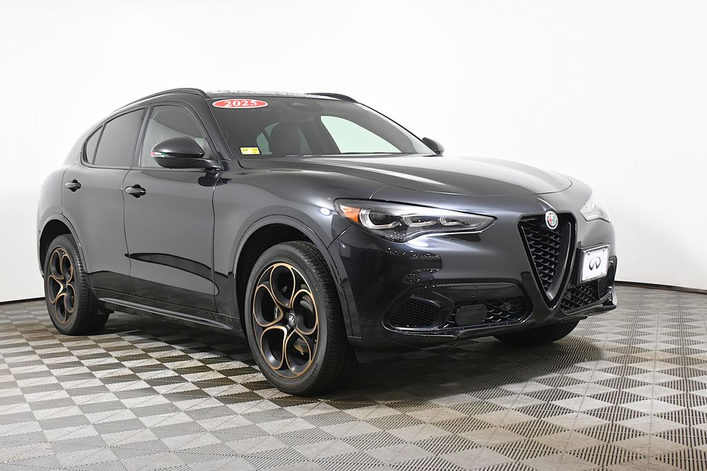 Thumbnail: 2025 Alfa Romeo Stelvio - 9