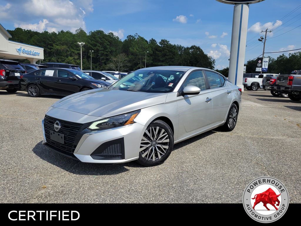 Brilliant Silver Metallic 2023 Nissan Altima Sedan Front-Wheel Drive Continuously Variable Transmission