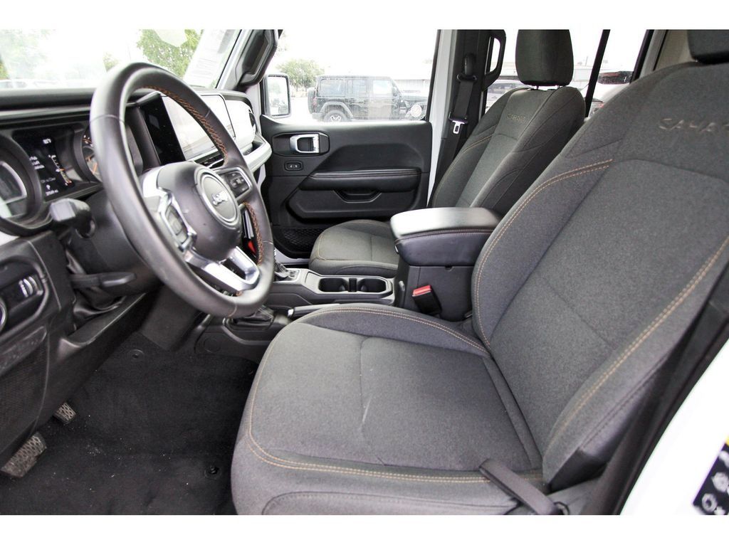 2024 Jeep Wrangler Sahara - 5