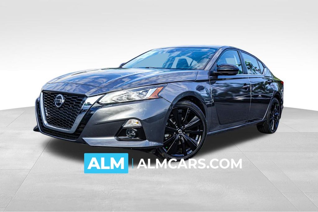 2022 Nissan Altima SR's photo