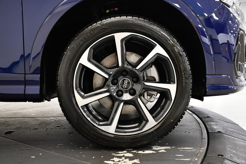 Thumbnail: 2025 Audi Q3 - 17