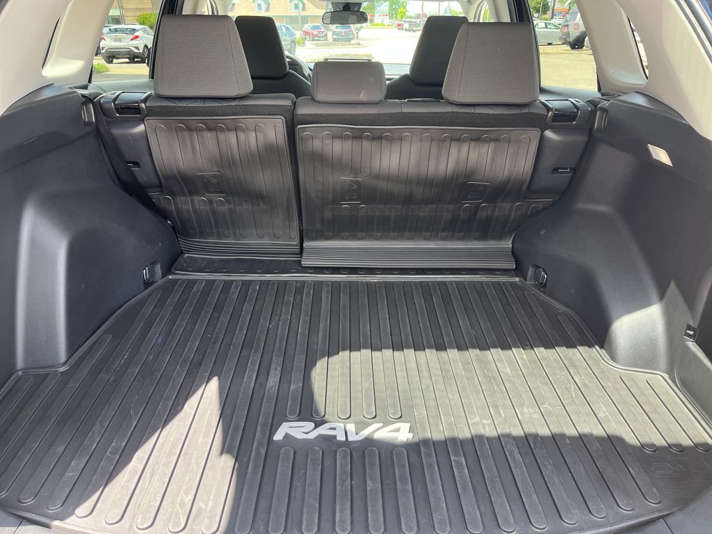 2022 Toyota RAV4 XLE photo