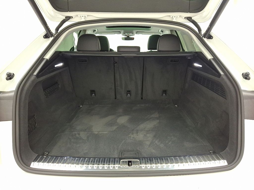 Thumbnail: 2023 Audi Q8 - 28