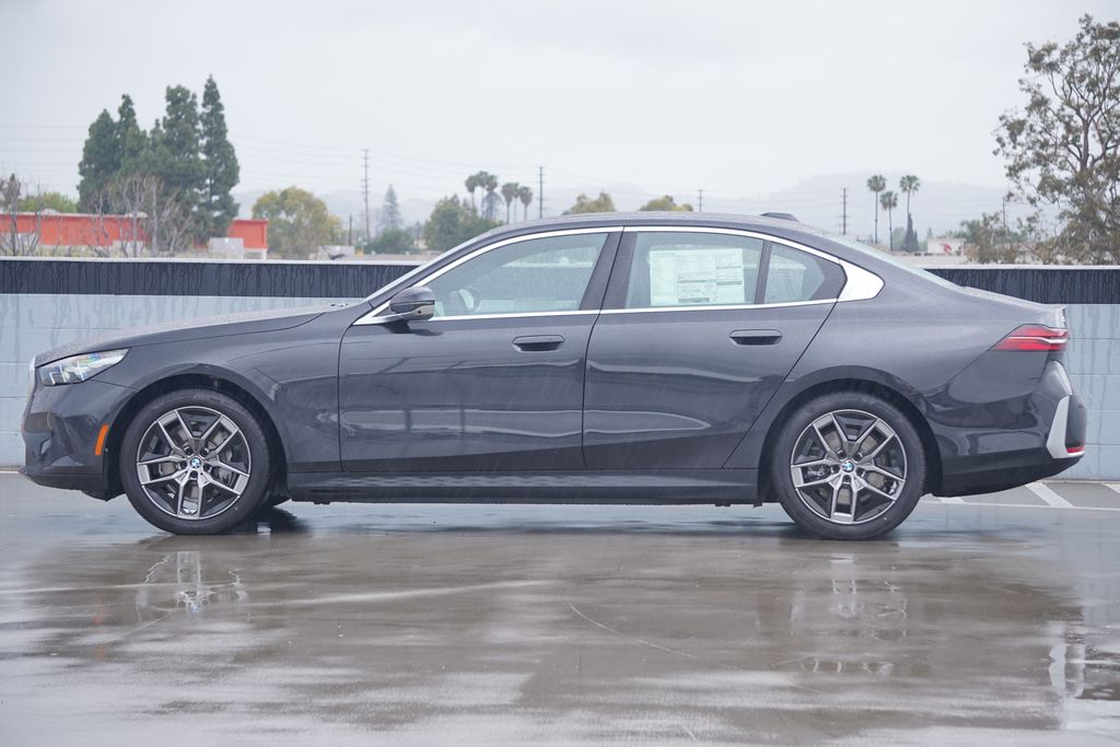 Thumbnail: 2026 BMW i5 - 4