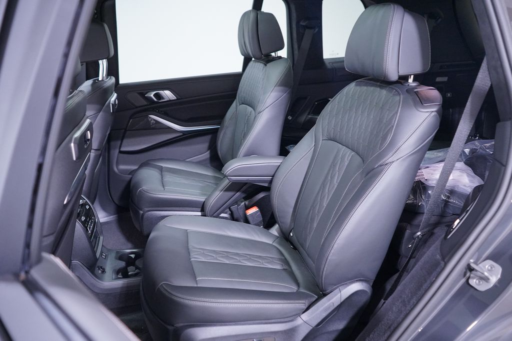 Thumbnail: 2027 BMW X7 - 10