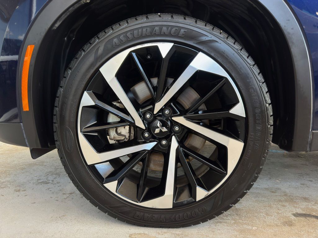 2024 Mitsubishi Outlander SE Silver at South Houston Nissan