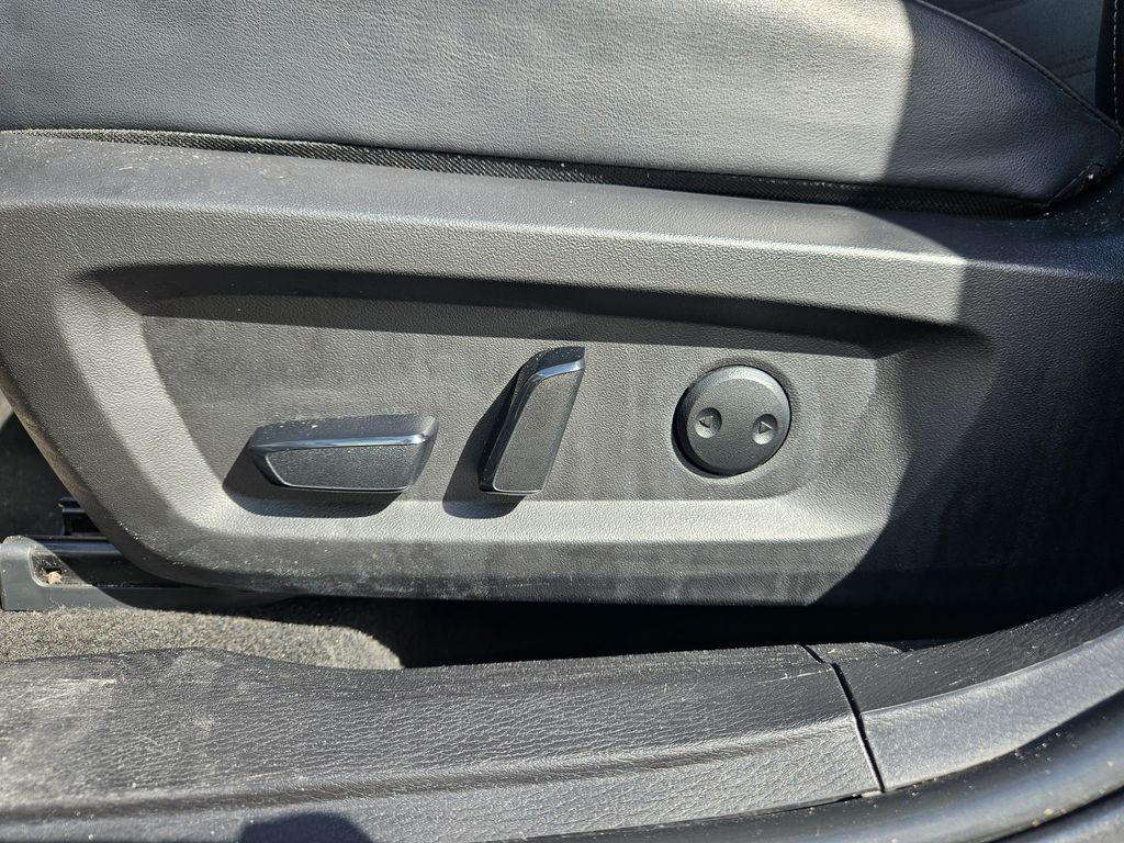 Thumbnail: 2024 Mitsubishi Outlander - 17