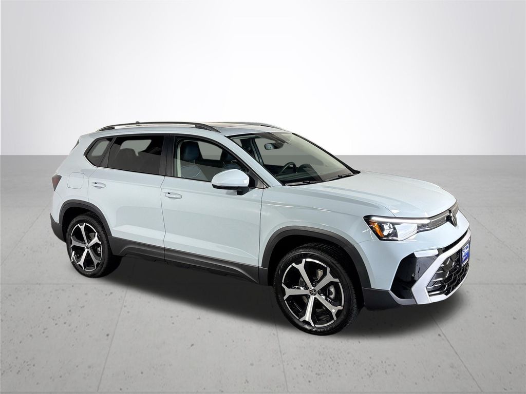 2025 Volkswagen Taos SEL photo 4
