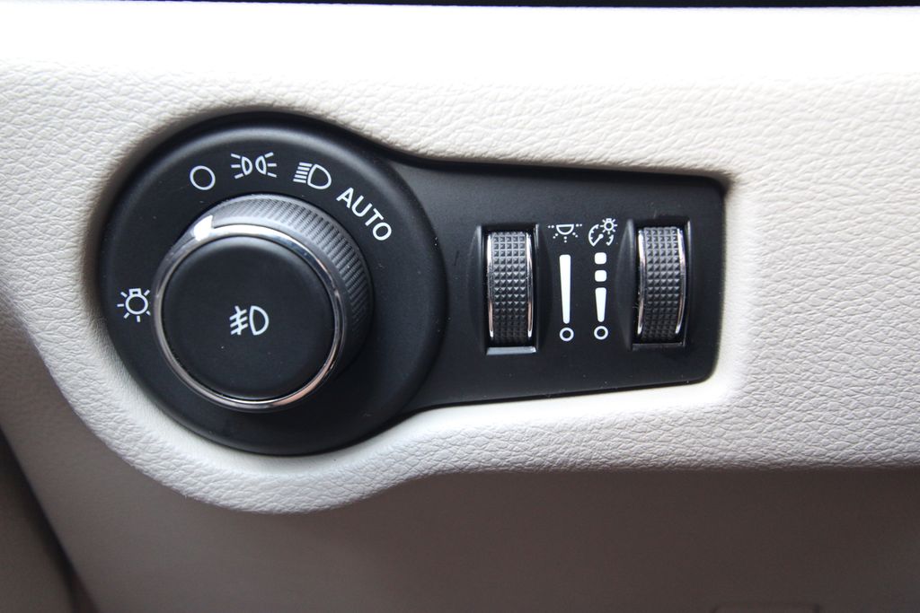 Used 2023 Chrysler Pacifica Van