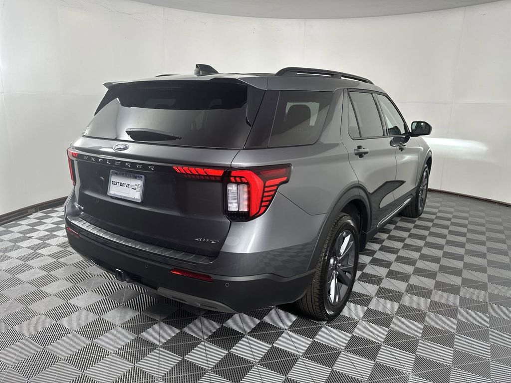 2025 Ford Explorer Active 7