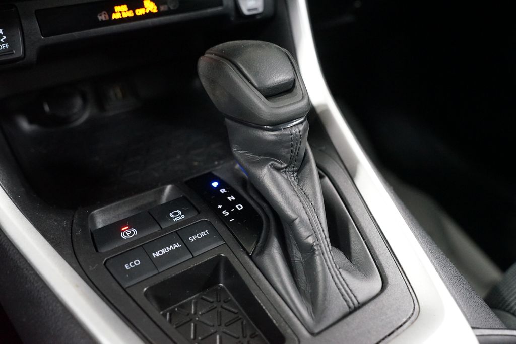 Thumbnail: 2024 Toyota RAV4 - 21