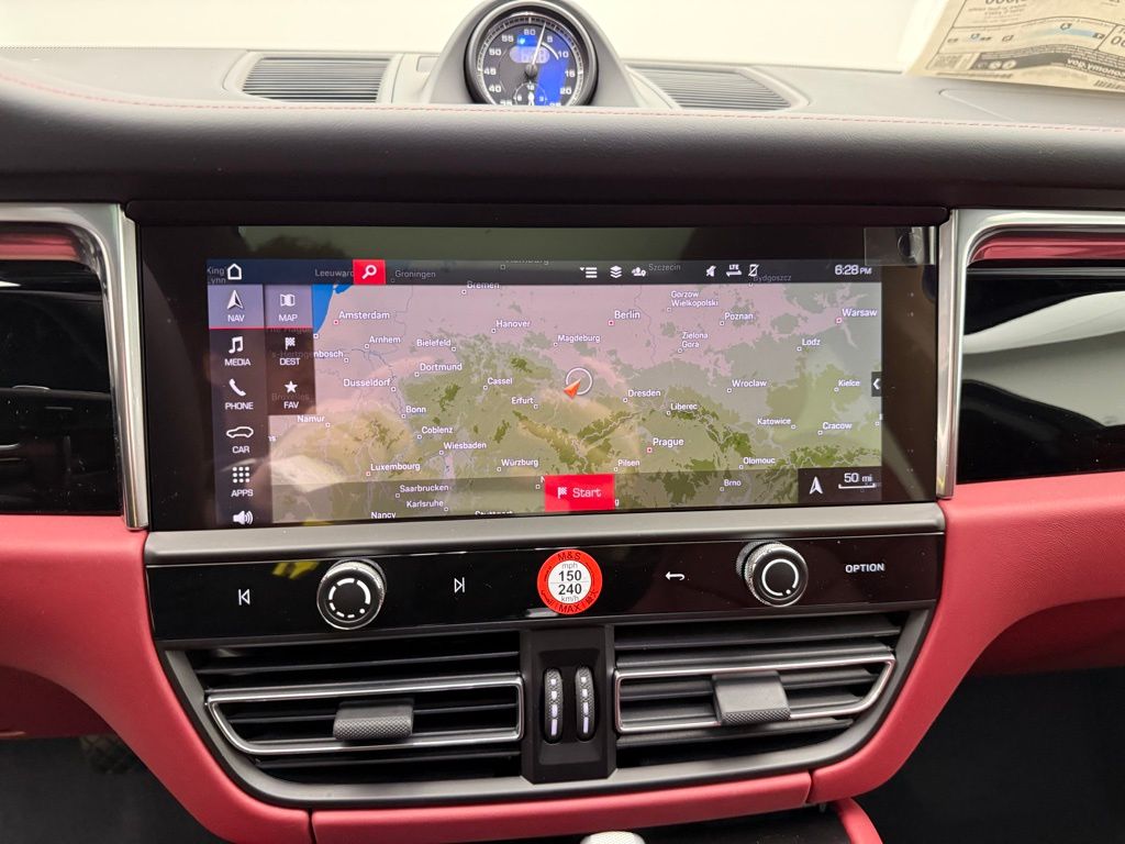 Thumbnail: 2026 Porsche Macan - 17