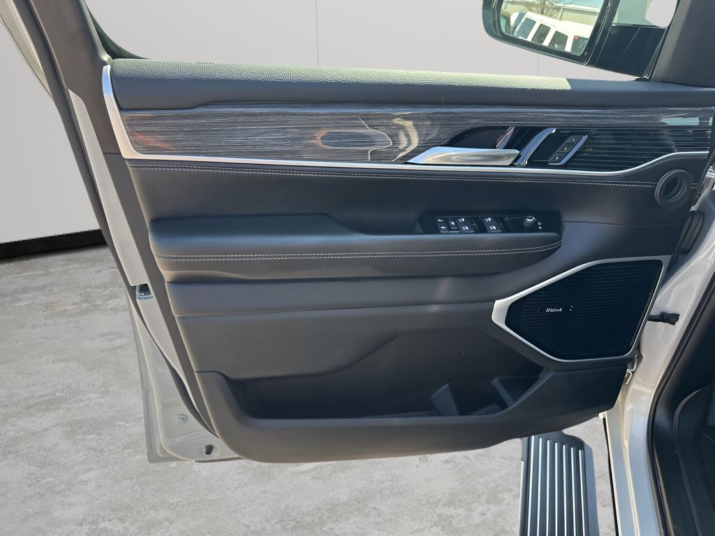 Used 2022 White Jeep Series III image 27