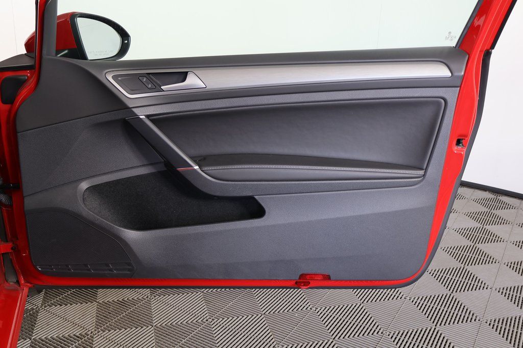 Thumbnail: 2015 Volkswagen Golf - 11