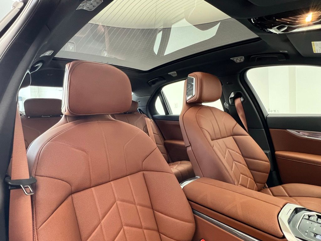 Thumbnail: 2025 BMW 7 Series - 7