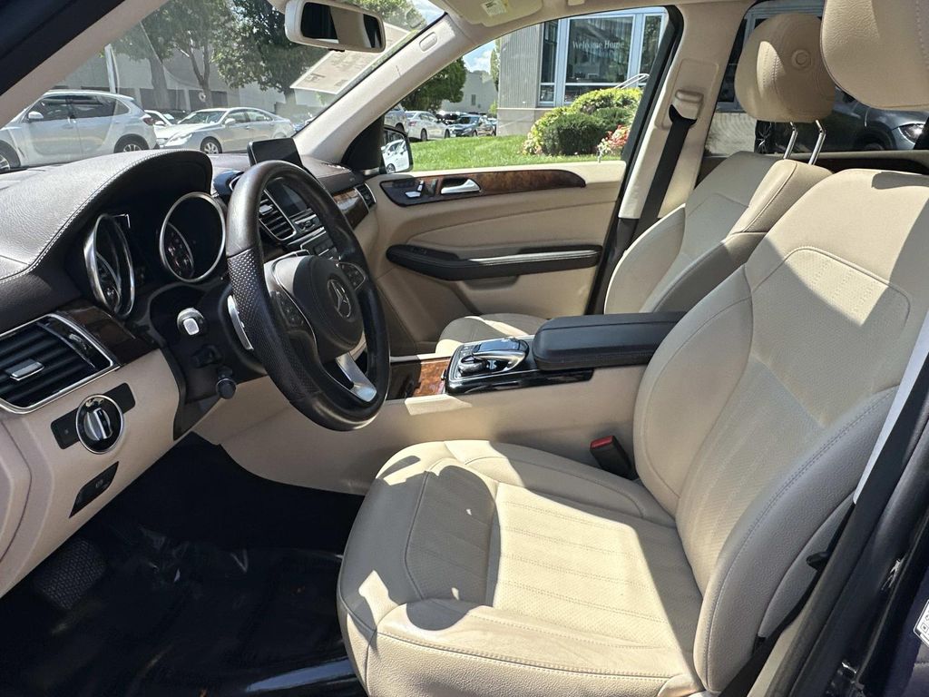 Thumbnail: 2019 Mercedes-Benz GLS - 16