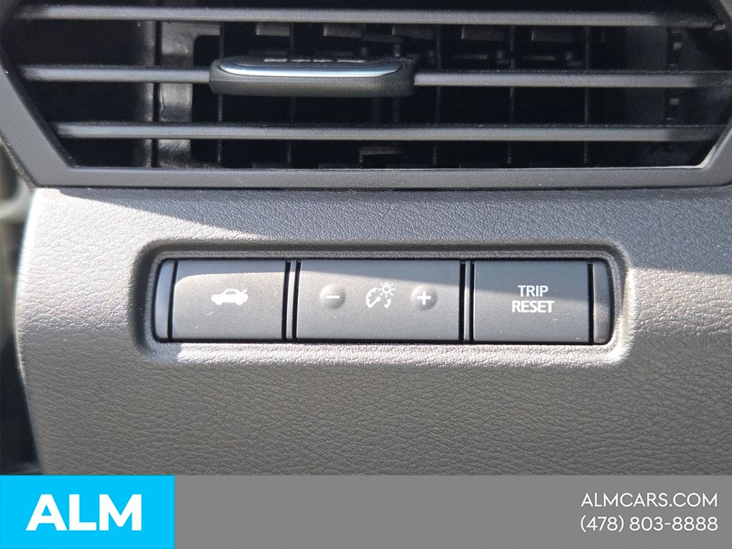 Used 2025 White Nissan 2.5 SV image 28