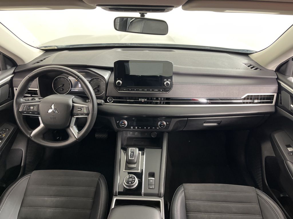 Thumbnail: 2024 Mitsubishi Outlander - 17